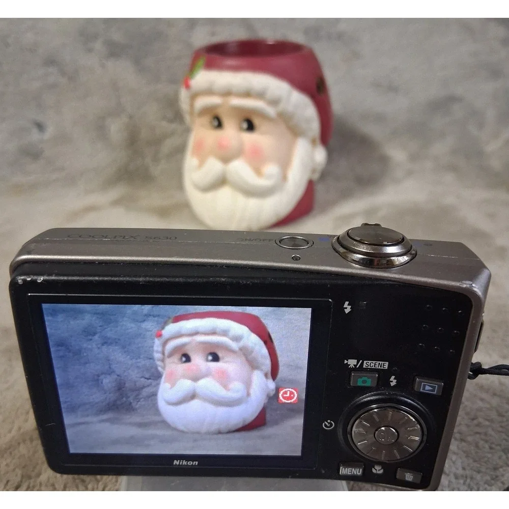 Nikon COOLPIX S630 Silver Vintage Digicam 12MP 7x Zoom COMPLETE IN BOX Bundle